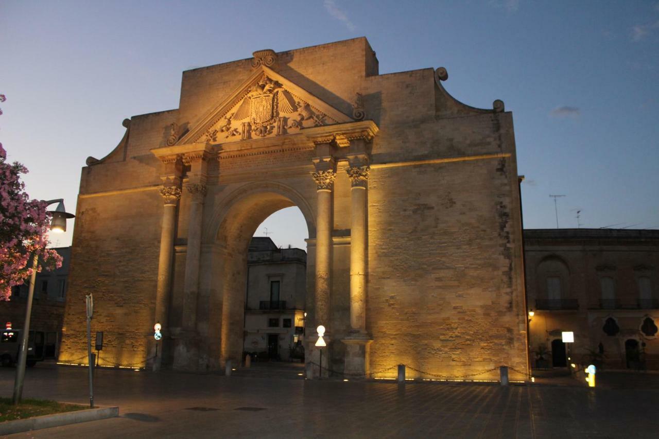 Porta Deuropa Bed and Breakfast Lecce Buitenkant foto